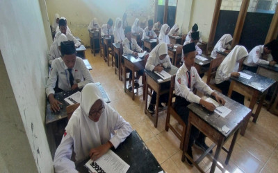 Ujian Tengah Semester di MTS Roudlotul Ulum Pagak: Meningkatkan Kedisiplinan dan Prestasi Siswa